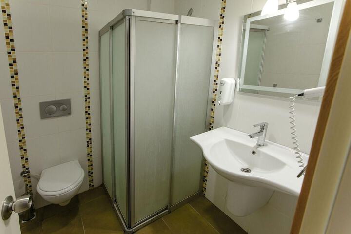 Room 12 of 38