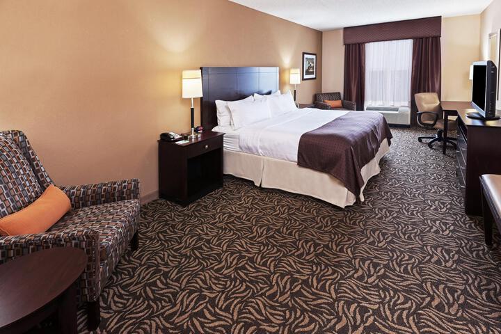 1 King Bed (15 of 19)