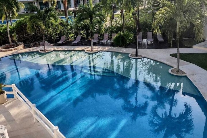 Pool Hotel