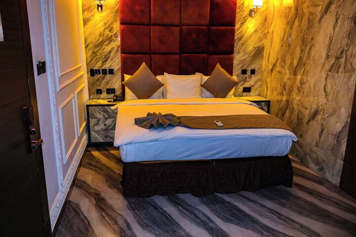 Room 30 of 98
