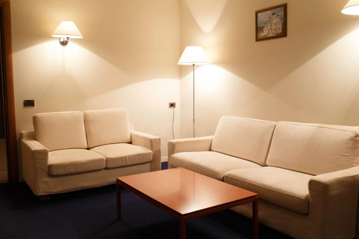 Room 8 of 10