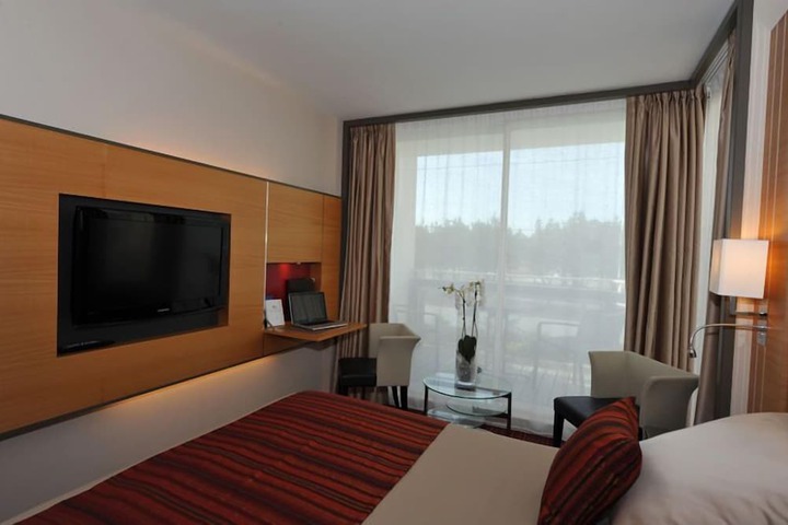Room 10 of 39