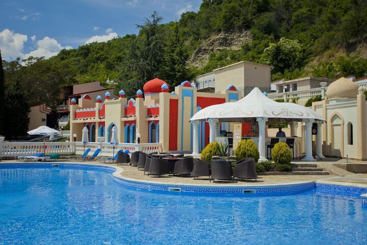 Pool 46 of 91
