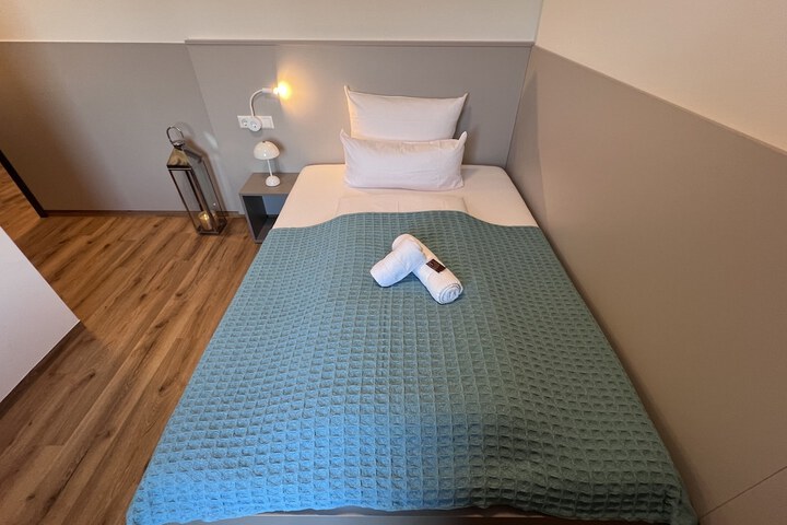 Room 16 of 68