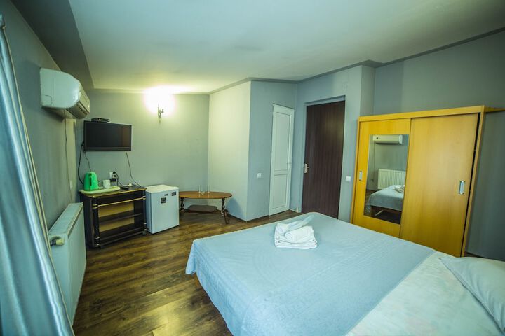 Room 4 of 94
