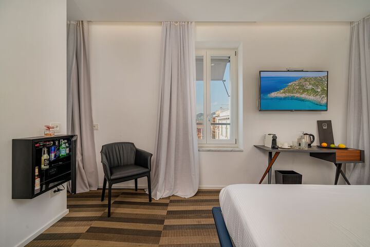 Room 28 of 80