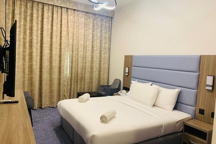 Room 7 of 10