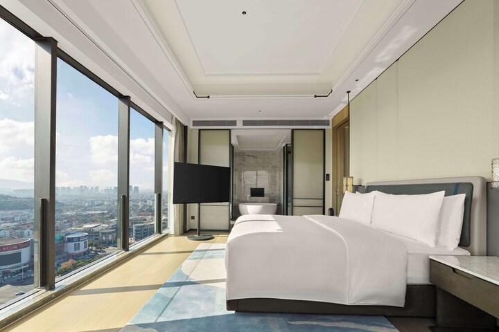 Room 12 of 52