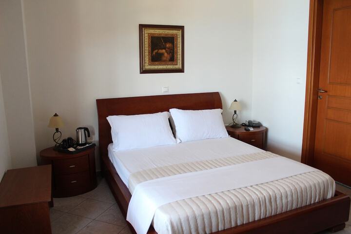 Room 15 of 99