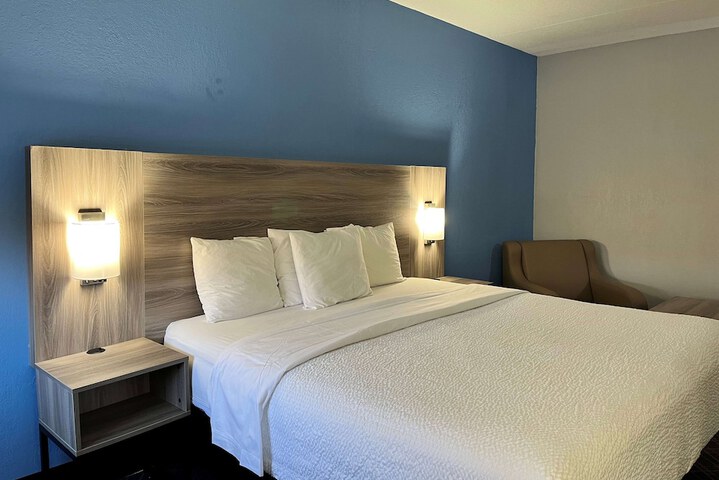 1 King Bed (1 of 22)