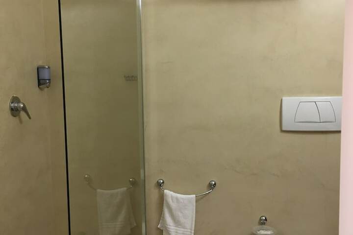 Room 105 of 180