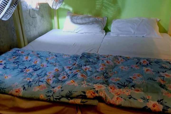 Room 5 of 11
