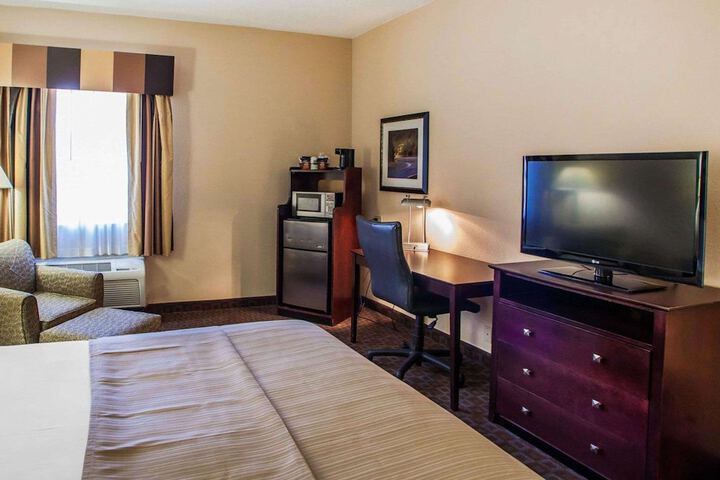 1 King Bed (6 of 12)