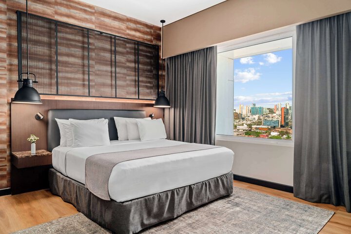 Room 5 of 70