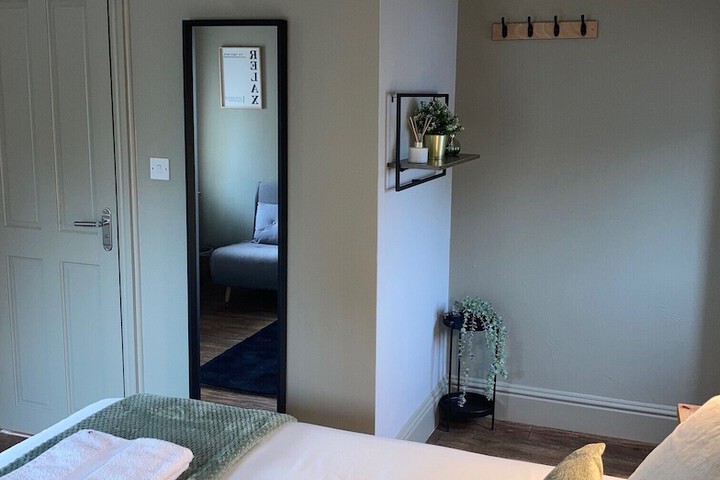 Room 10 of 28