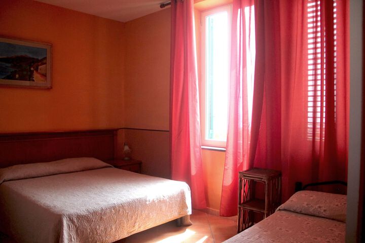 Room 6 of 37