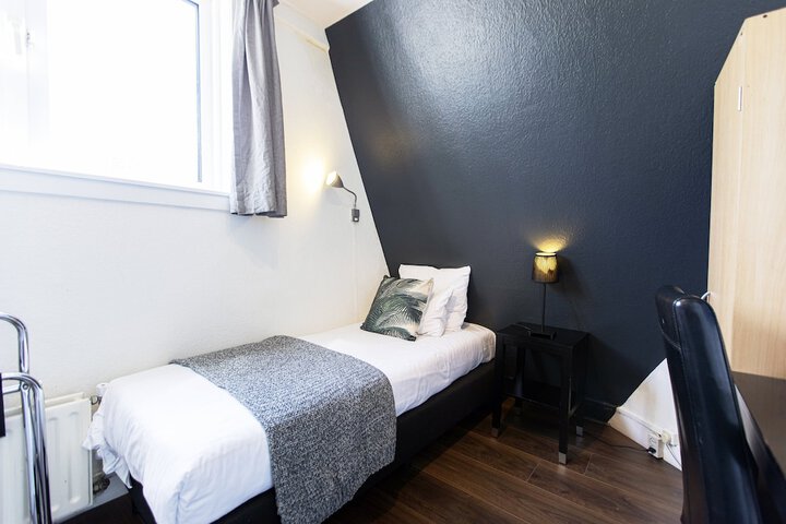Room 3 of 96