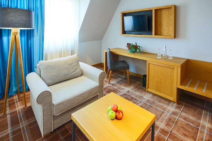 Room 52 of 222