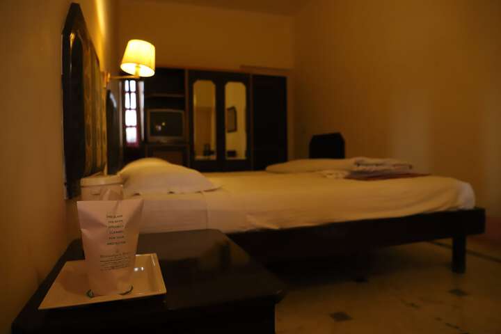 Room 11 of 35