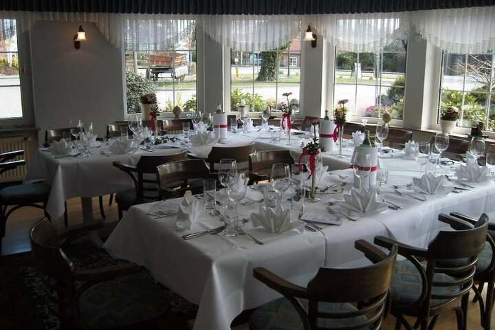 Dining 33 of 45
