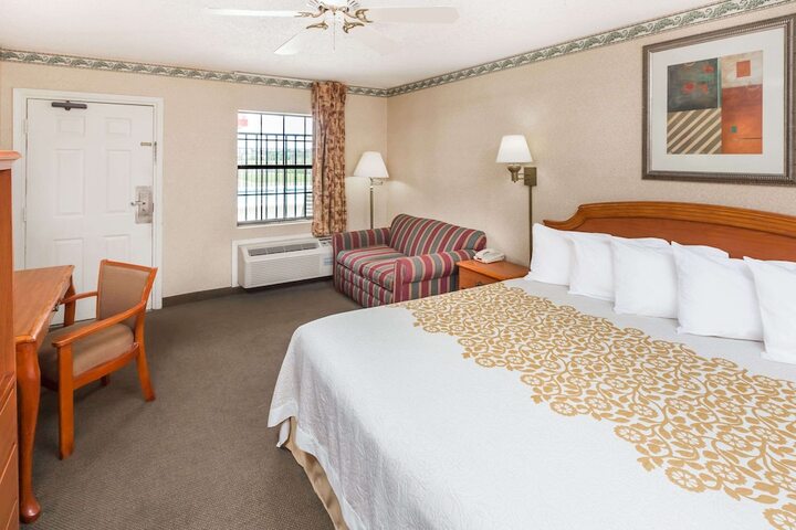 1 King Bed (14 of 15)