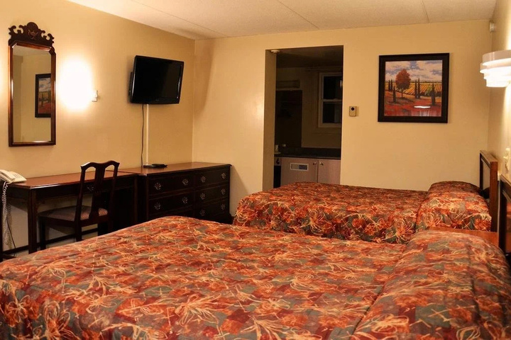 Room 5 of 9