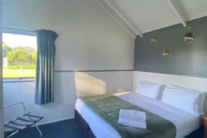 Room 5 of 33