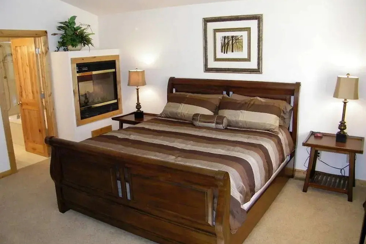 Room 4 of 25