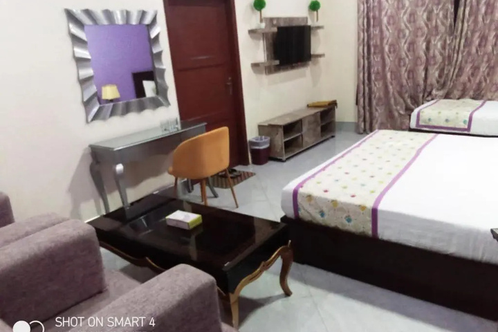 Room 5 of 18