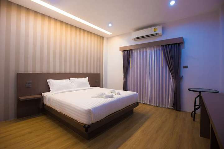 Room 28 of 83