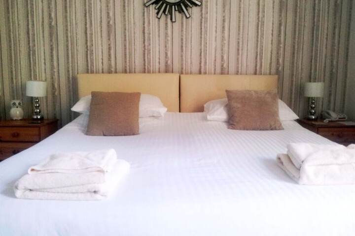 Room 18 of 145