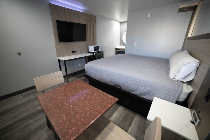 1 King Bed (13 of 23)