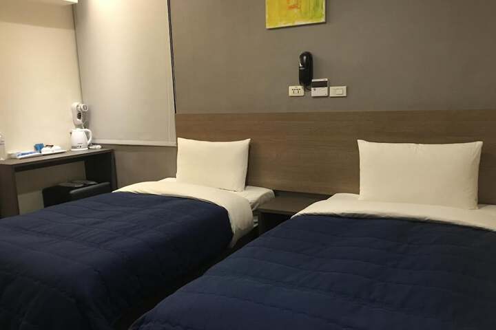 Room 17 of 40