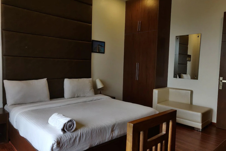Room 4 of 6