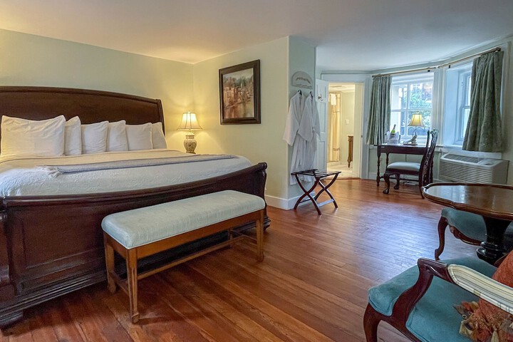 Room 52 of 166