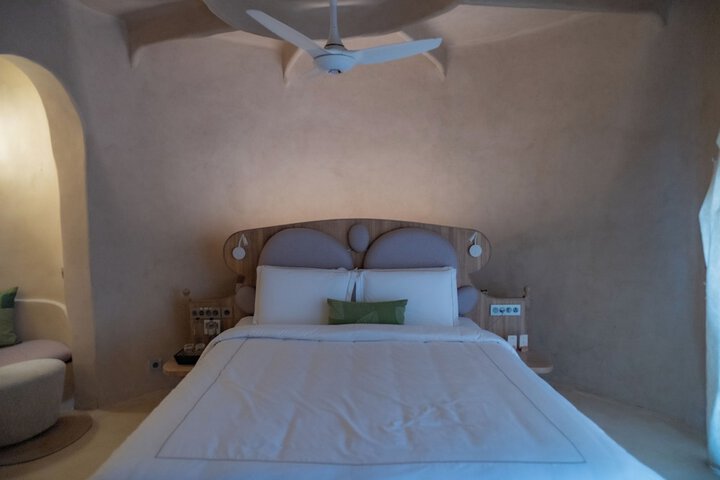 Room 11 of 38