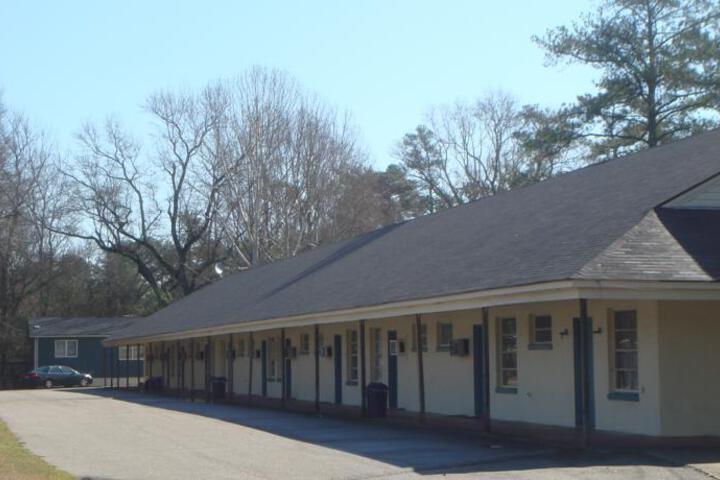 ECONOMY MOTEL