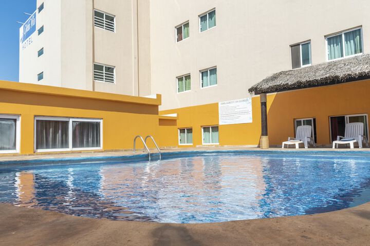Hotel Pool