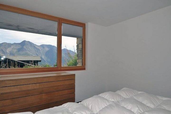 Room 2 of 20