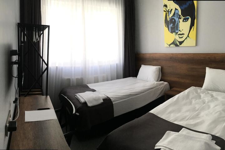 Room 4 of 28