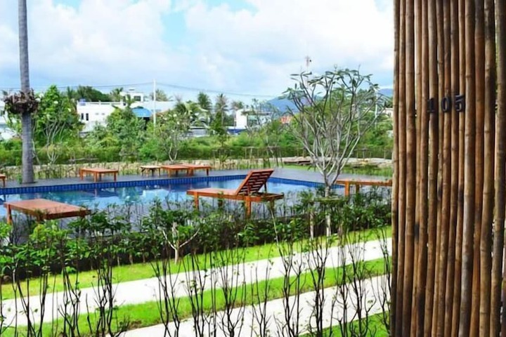Hotel Pool