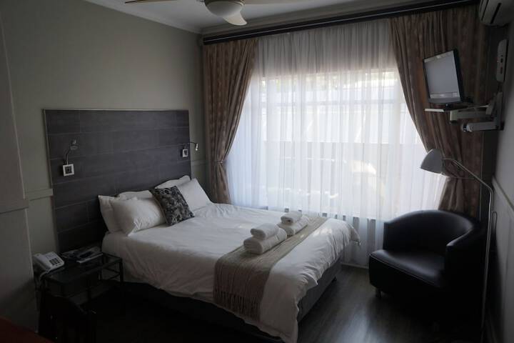 Room 5 of 108