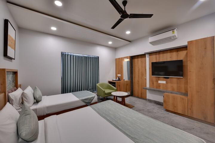 Room 6 of 24