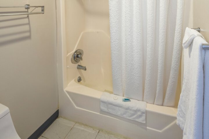 2 Queen Beds (6 of 21)