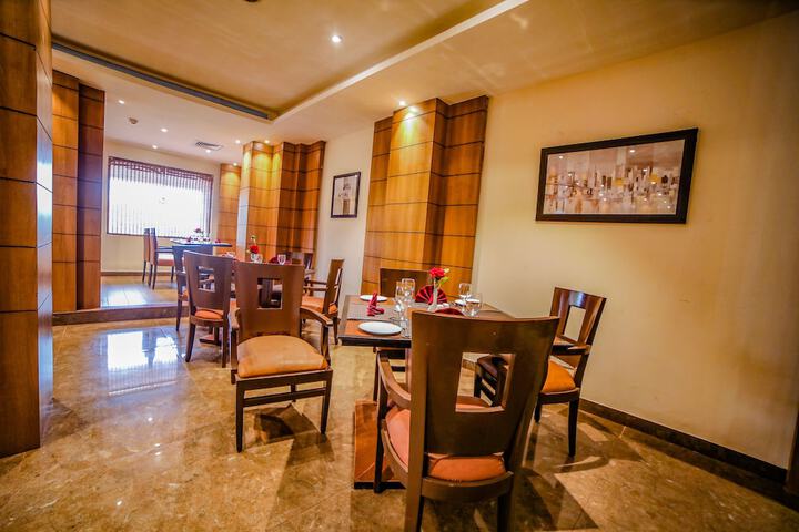 Dining 8 of 10