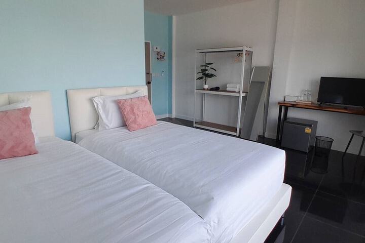 Room 15 of 77