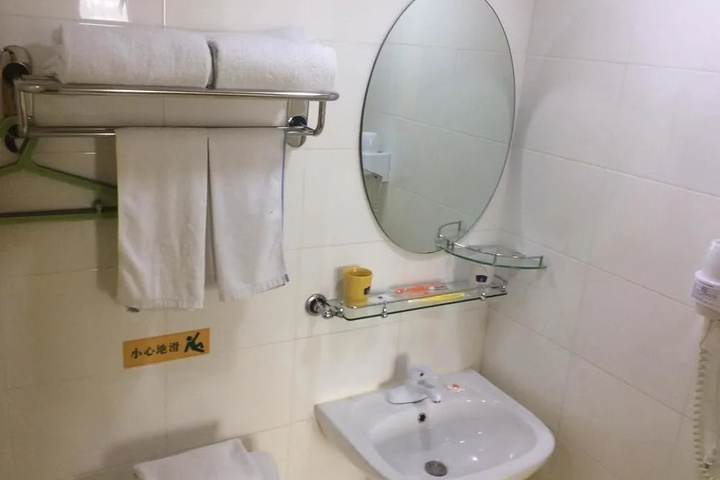 Room 8 of 16