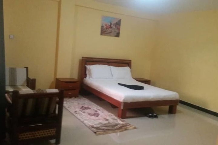 Room 6 of 9