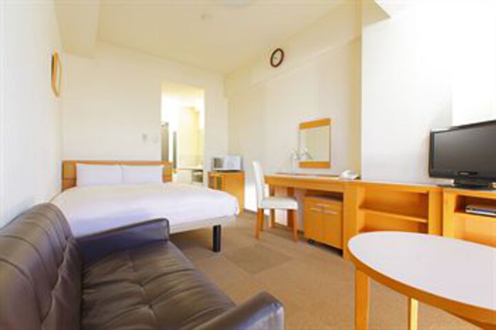 Room 5 of 8
