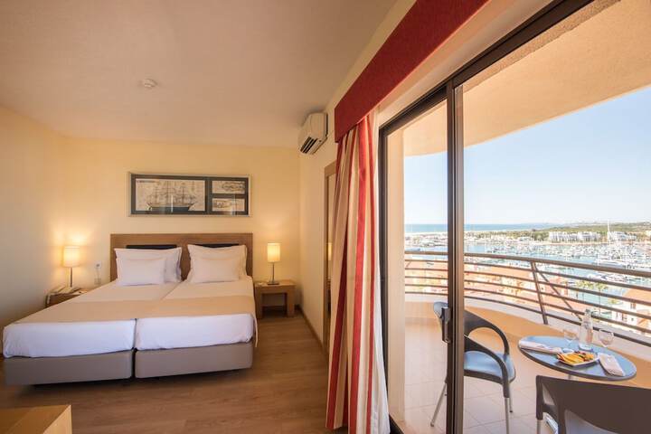 Room 20 of 62